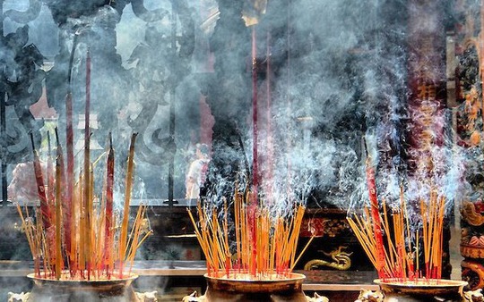 3 điều kiêng kỵ khi thắp hương buổi sáng
