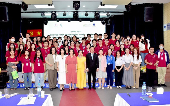 Hành trình “Nhân sự kế thừa ngành y” tiếp tục lan tỏa tại Trường Đại học Nguyễn Tất Thành