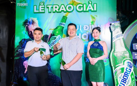 Giữa cuộc vui, người đàn ông bất ngờ “giật trúng” 435 triệu đồng từ Tuborg