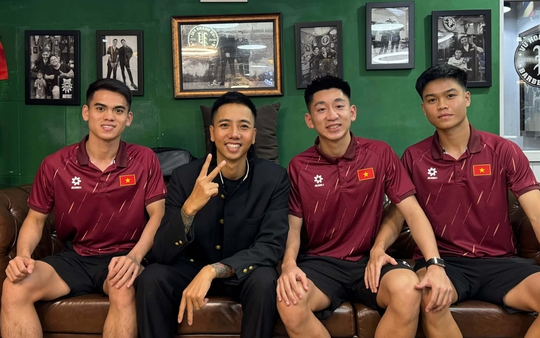 Tiktoker sở hữu 1,6 triệu follower chuyên cắt tóc cho sao Việt là ai?