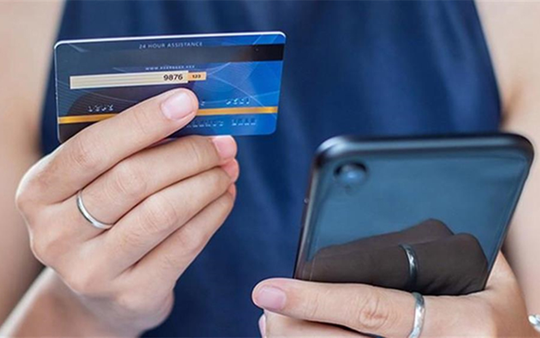 Đừng để mất sạch tiền trong tài khoản khi du lịch Tết vì thói quen này