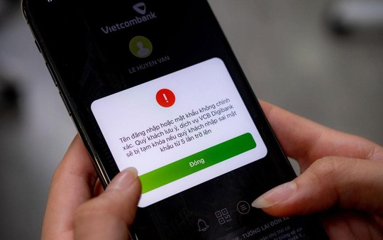 Tài khoản ngân hàng đột ngột bị khóa: Chiêu trò thao túng tâm lý để vét sạch tiền mà ai cũng nên biết