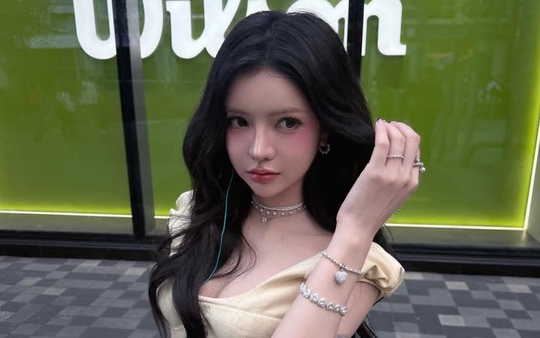 1 tháng mất Facebook, Ciin "comeback" với visual cực đỉnh khiến anh em game thủ mê mẩn