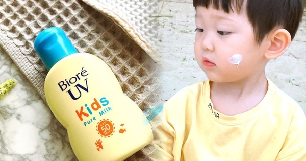 Mùa đi biển đến rồi! Các mẹ đam mê cho con xê dịch nhất định phải biết 6 lọ kem chống nắng an toàn này