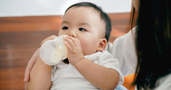 Chuyên gia gợi ý cho mẹ phương pháp dinh dưỡng tối ưu công dụng của cả sữa công thức và sữa tươi