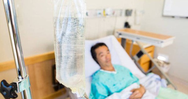 Người đàn ông bị ung thư tuyến tụy sau những lần &quot;tự thưởng: Thấy 4 triệu chứng bất thường này sau ăn cần khám ngay