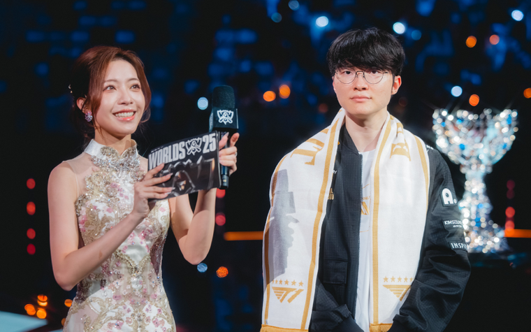 Loạt mỹ nhân "hâm nóng" trận chung kết CKTG 2025, nữ BLV gợi cảm cũng được "phá dớp"