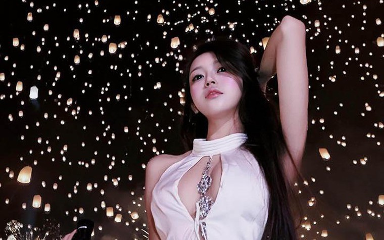 Thường lên hình với vibe “sang trọng”, hot girl bất ngờ lột xác với loạt ảnh bikini