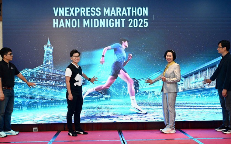 Giải chạy đêm VnExpresss tại Hà Nội thu hút gần 10.000 vận động viên