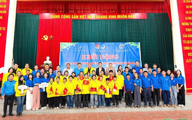 Cashion đồng hành phát triển cùng trẻ em vùng cao trong dự án “Áo Ấm Yêu Thương”