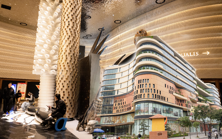 Ngày đầu tiên hoạt động, TTTM Hanoi Centre dù chưa mở hết gian hàng vẫn được đặt nhiều kỳ vọng