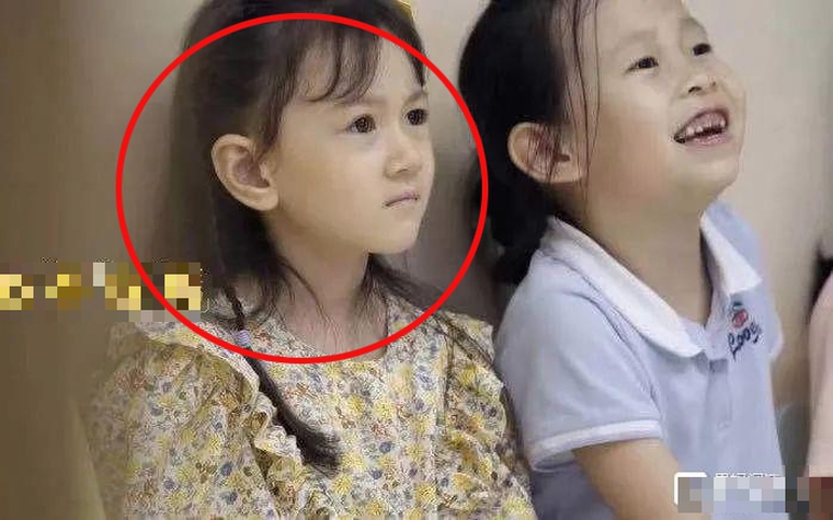 Lên truyền hình cùng mẹ nhưng đứa trẻ 5 tuổi luôn miệng nói "mẹ đã qua đời": Sự thật đằng sau thật đắng lòng