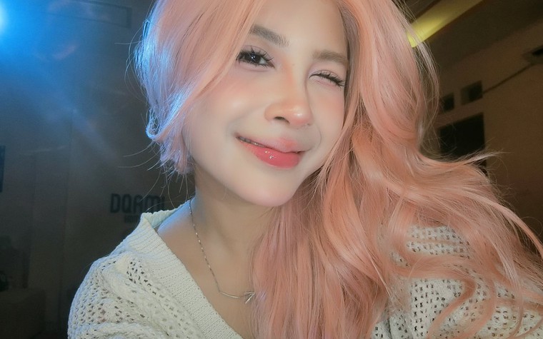 Chẳng diện đồ hở bạo, nữ streamer vẫn khiến fan nam ngẩn ngơ, ví như Seraphine đời thực