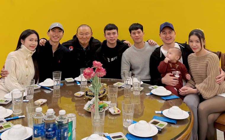 Doãn Hải My đọ sắc với Yến Xuân trong cuộc hội ngộ của ông Park Hang-seo với Văn Hậu, Văn Lâm