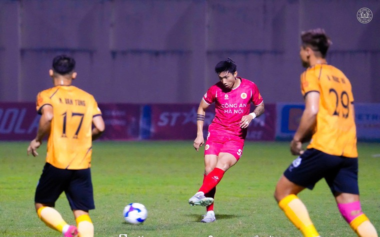 Cả Đông Nam Á ngỡ ngàng vì Văn Hậu