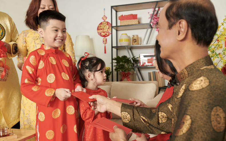 Mẹ bắt con nộp hơn 70 triệu đồng tiền lì xì, câu chuyện gây tranh cãi dữ dội trên mạng xã hội